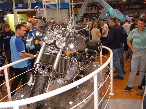 800px-Triumph_Rocket_III_2004_NEC_launch2.JPG (125.08 КБ) Просмотров: 529885 800px-Triumph_Rocket_III_2004_NEC_launch2.JPG
